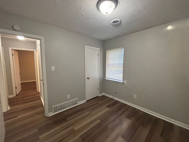 Building Photo - 3432 Tellico Dr