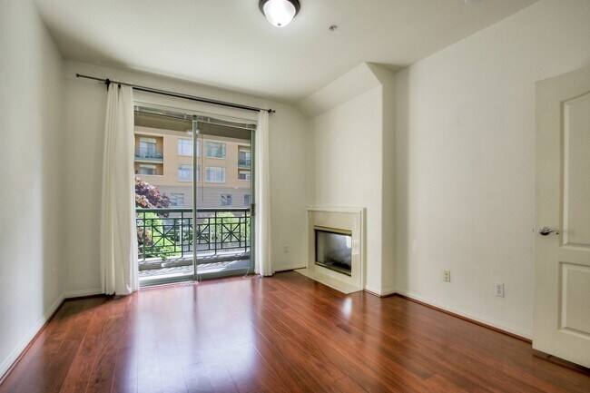 Building Photo - 144 S. 3rd St., #208