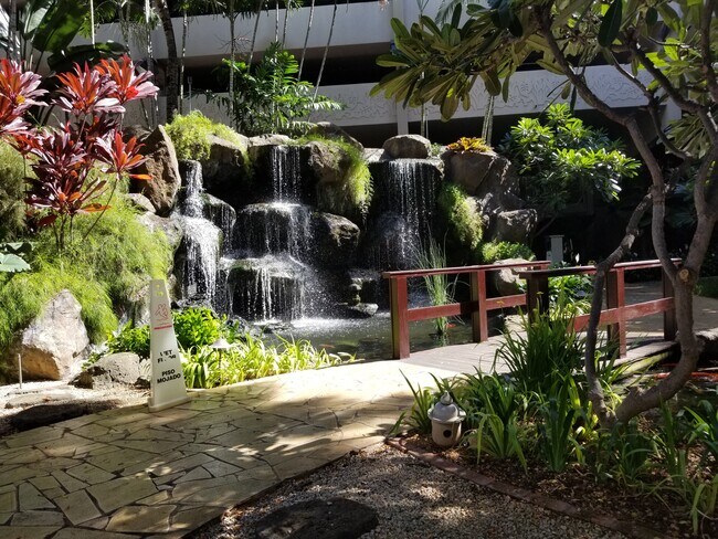 Building Photo - 343 Hobron Ln