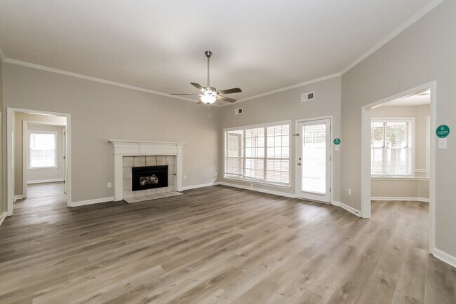 Building Photo - 6150 Woodstock View Dr