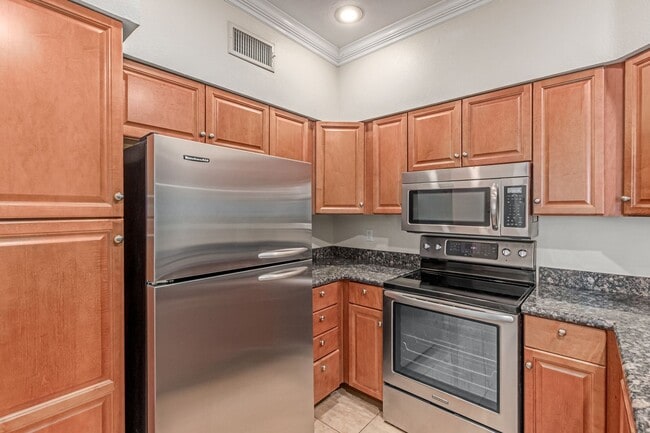 Building Photo - STUNNING UPDATED 1 BED / 1 BATH BILTMORE A...