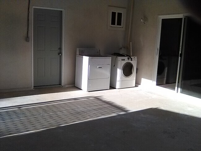 Covered Patio - 3440 Egan St