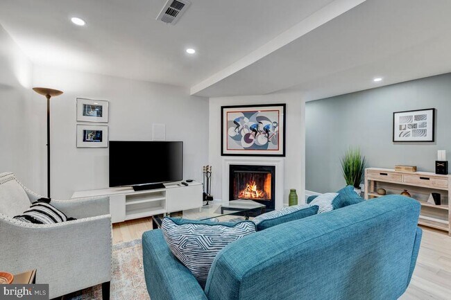 Building Photo - 1408 21st St NW