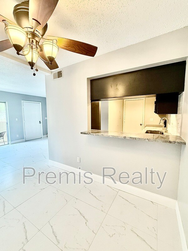 Building Photo - 3003 Bough Ave