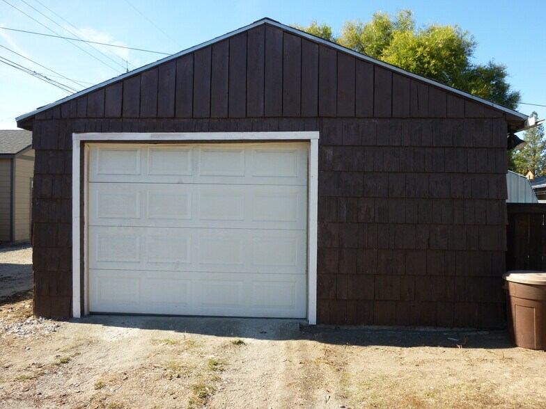 Building Photo - 1211 W Dalke Ave