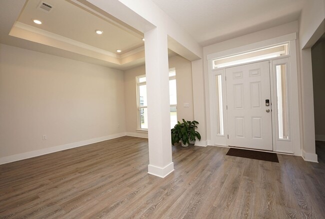 Building Photo - Spacious 5-Bedroom Home in Desirable Crest...