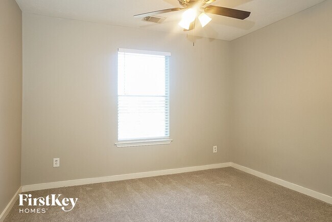 Building Photo - 7311 Village Lake Dr