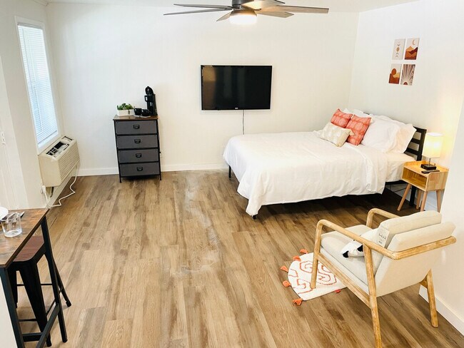 Building Photo - 626 Jack Stephens Dr