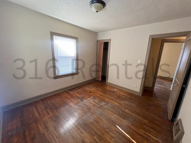 Building Photo - $1025 - 3 bed 1 bath home - Single Family ...