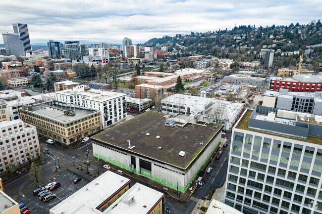 Construction Dec 2021 - Byline Apartments
