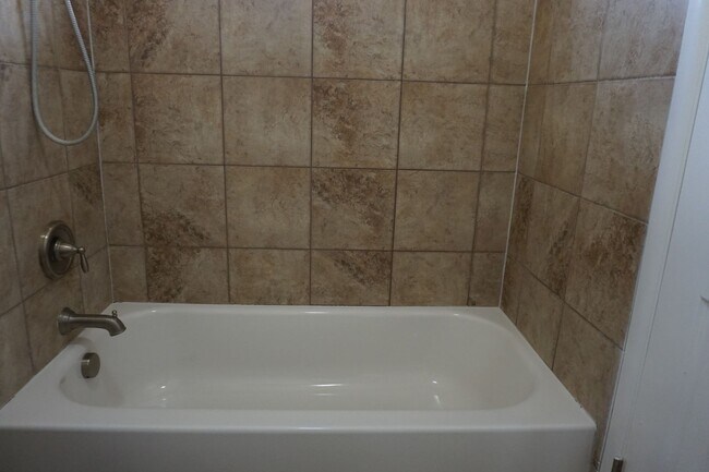 Building Photo - Updated West Valley City 5 bedroom Family ...
