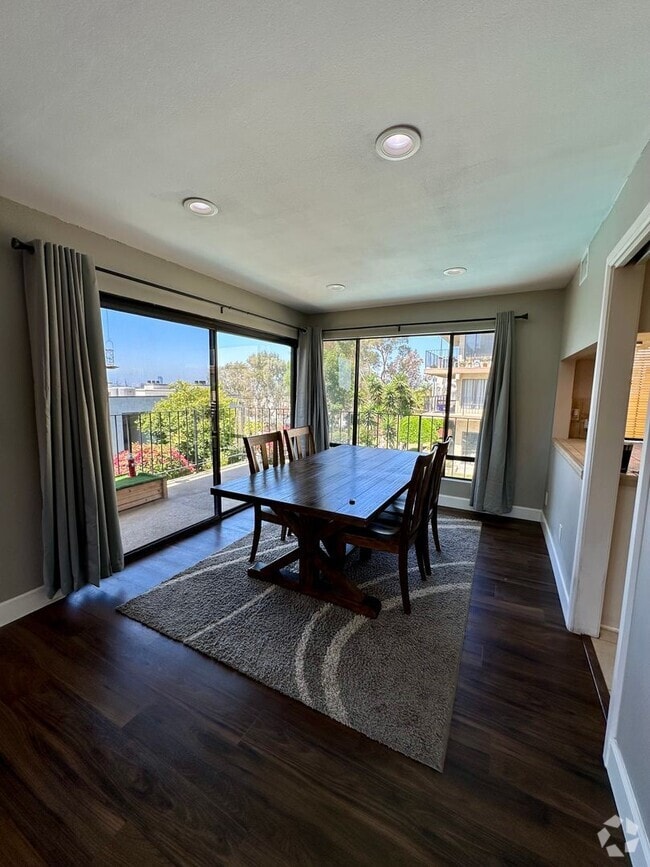 Building Photo - Huge 2 Bedroom 2 Bath Available For Immedi...