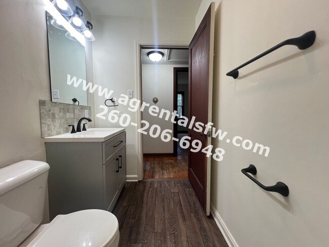 Building Photo - 2 Bedroom House