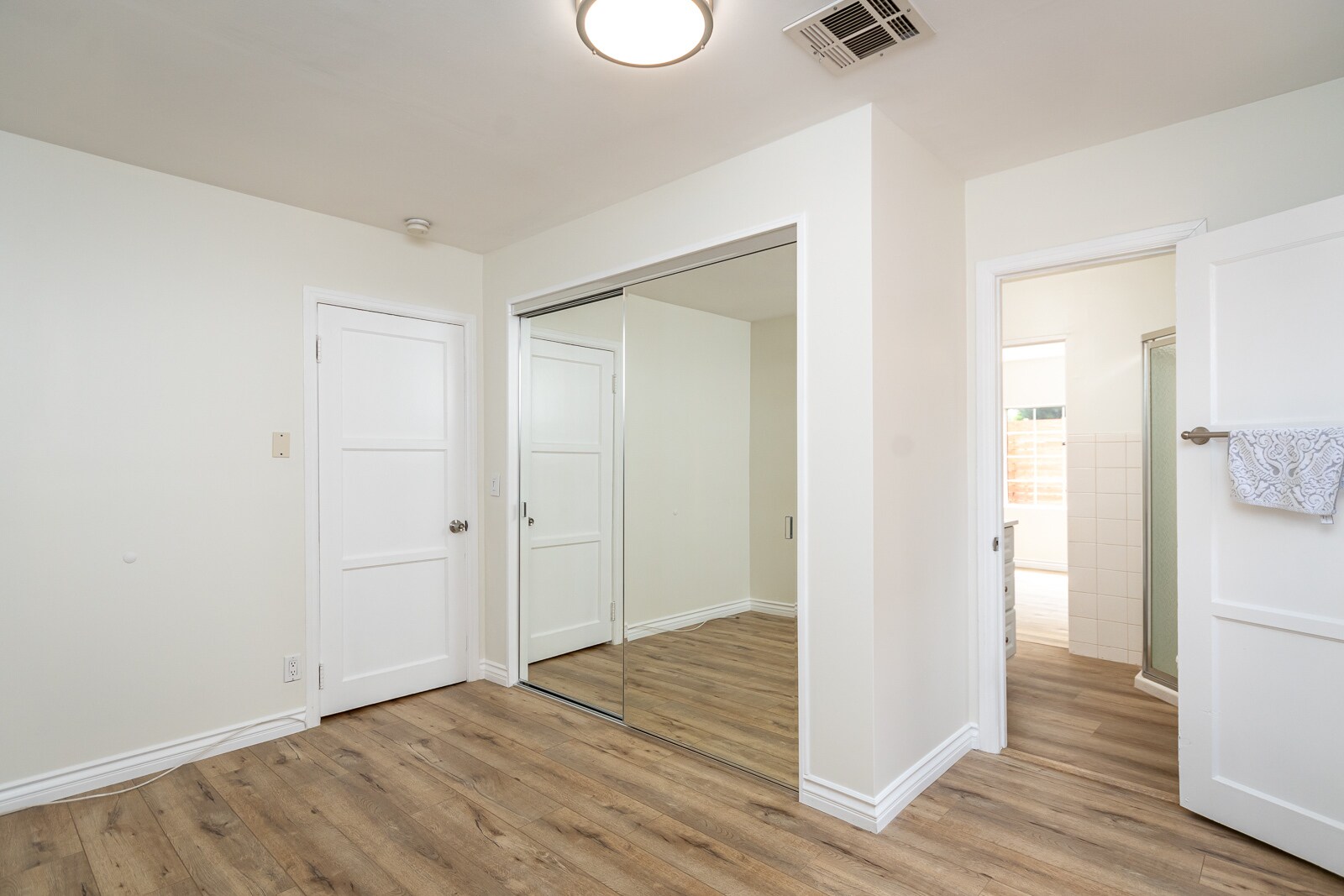 Building Photo - 5617 Katherine Ave