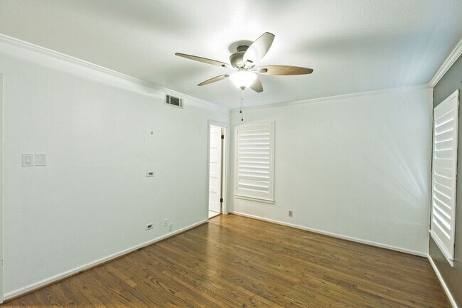 Building Photo - 11137 Sinclair Ave