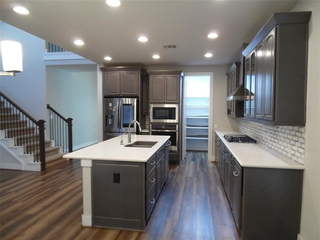 Building Photo - 225 Eagle Ford Dr