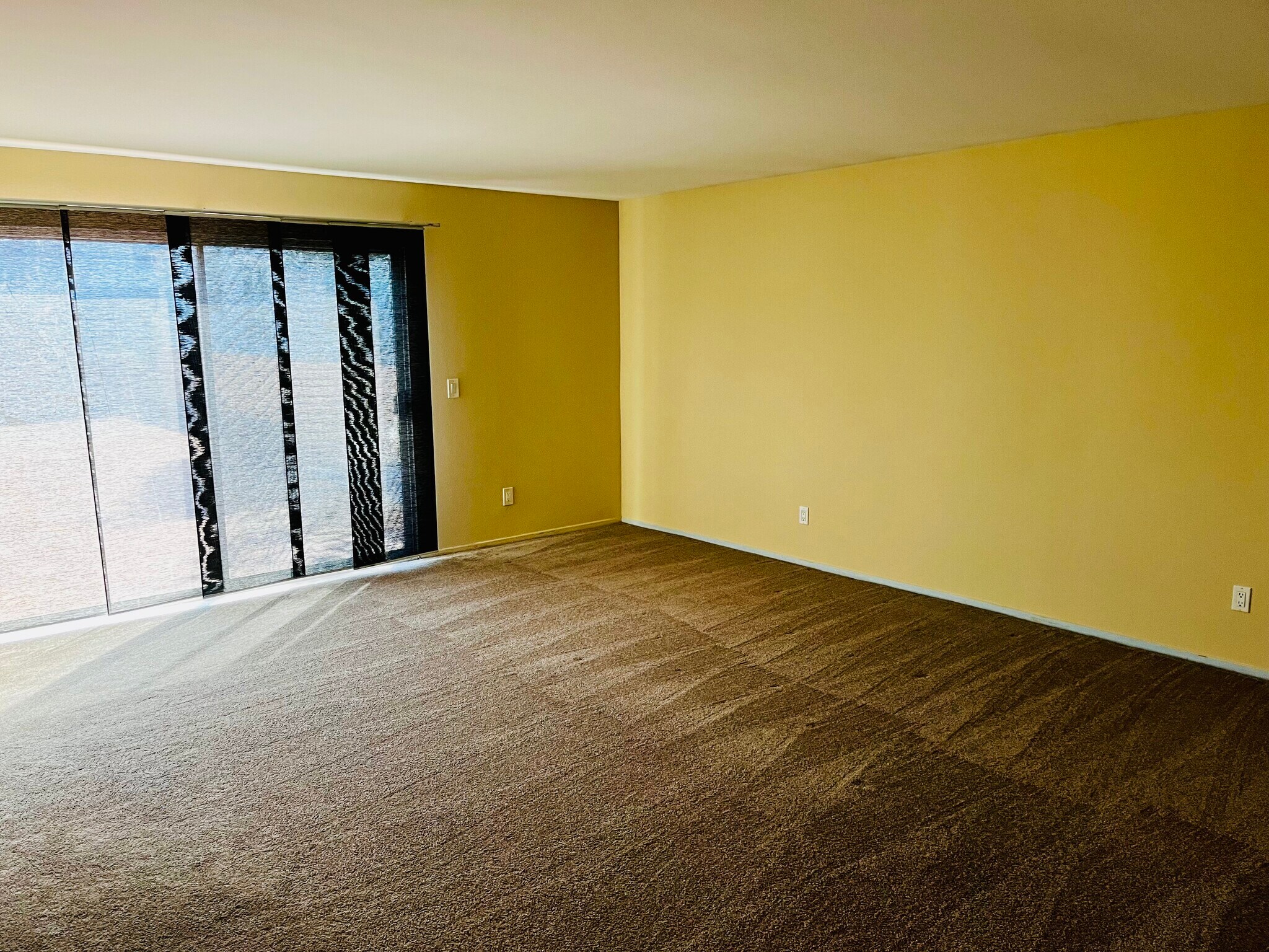 Master with balcony access - 1731 Harriman Ln