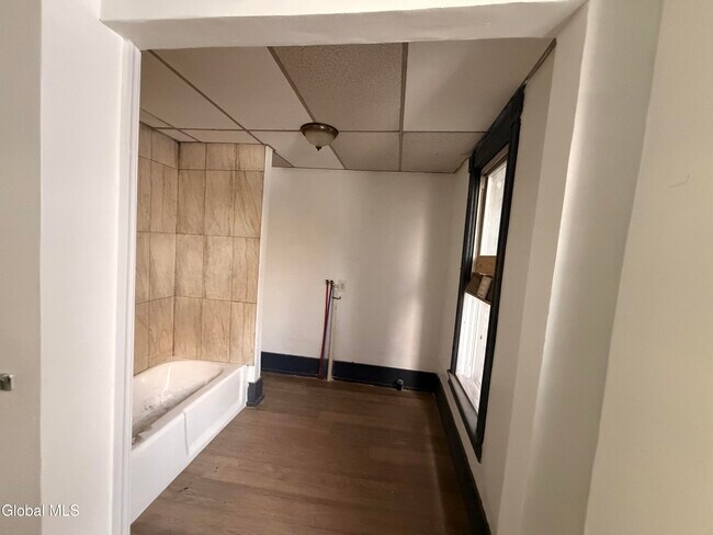 Building Photo - 51 Arch St