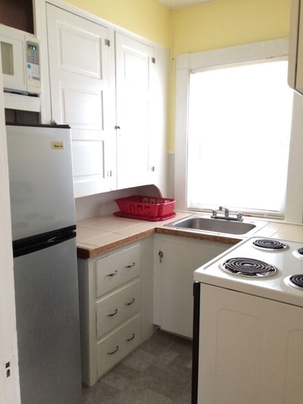 Kitchenette - 347 Park Ave