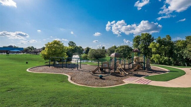 Building Photo - 10733 Vista Heights Blvd