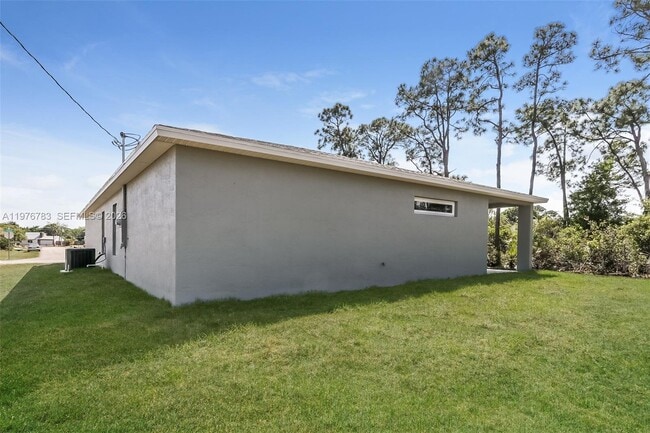 Building Photo - 957 SE Caravan Ave