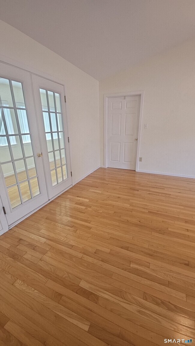 Building Photo - 20 Apple Way