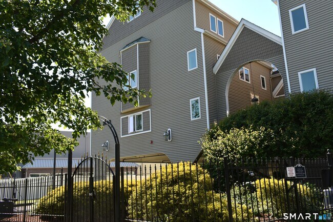 Building Photo - 2660 North Ave
