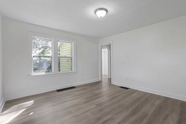 Building Photo - 450 S Terrace Ave