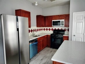 Building Photo - 14930 Sugarhollow Dr