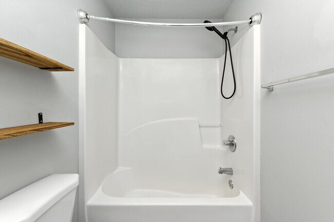 Building Photo - 303 Crooked Pine Trail