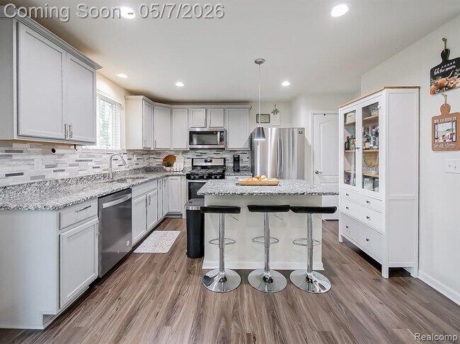 Building Photo - 8640 Quincy Dr
