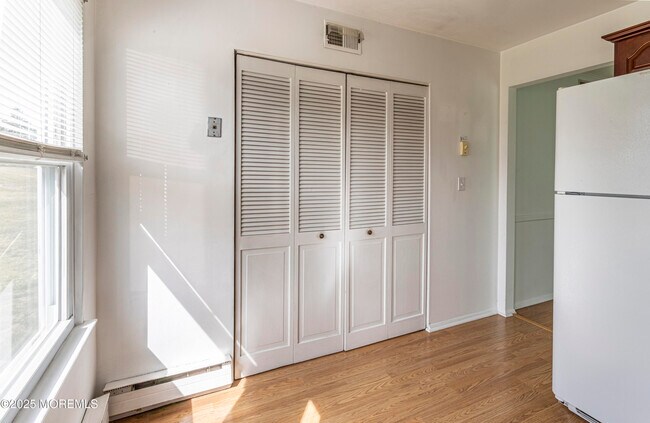 Building Photo - 73 Buckingham Dr N