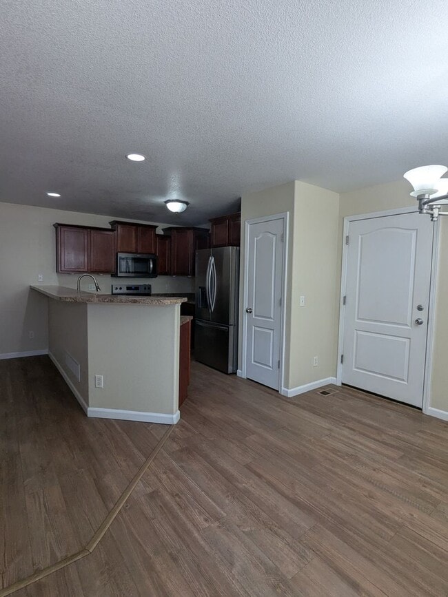 Building Photo - Beautiful 2 Story Townhome with 3 Car Garage!