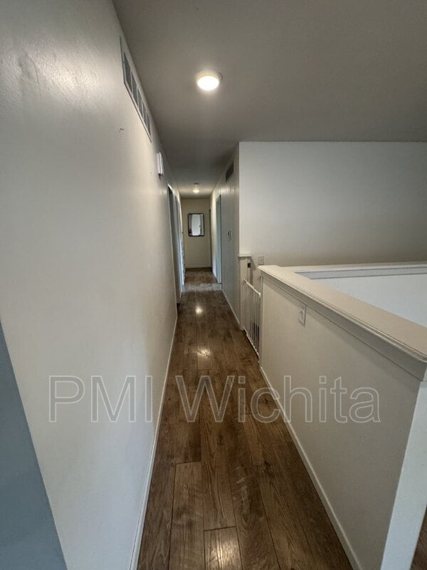 Building Photo - 840 N Waddington Ave