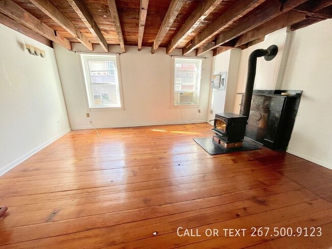 Building Photo - Renovated 2bd apt in Northern Liberties. D...