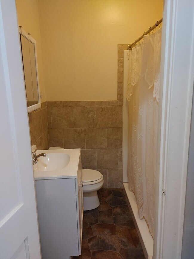 Building Photo - 2317 Broad St