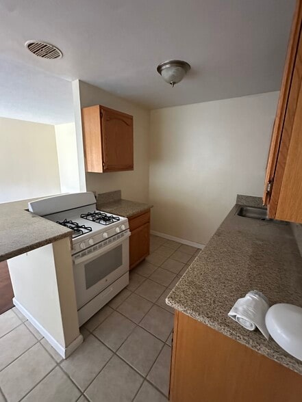 Building Photo - 1001 S Tamarack Dr