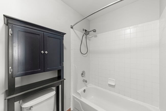 Building Photo - 14215 S Longview Ln