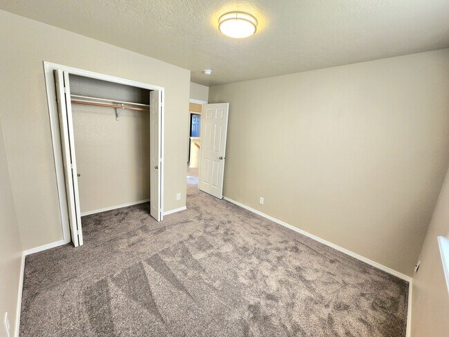 Building Photo - Move In Special- $500.00