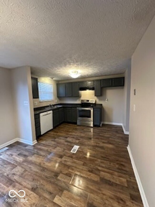Building Photo - 3565 Valley Lake Dr