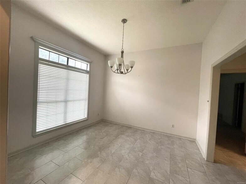 Building Photo - 4013 Meredith Dr