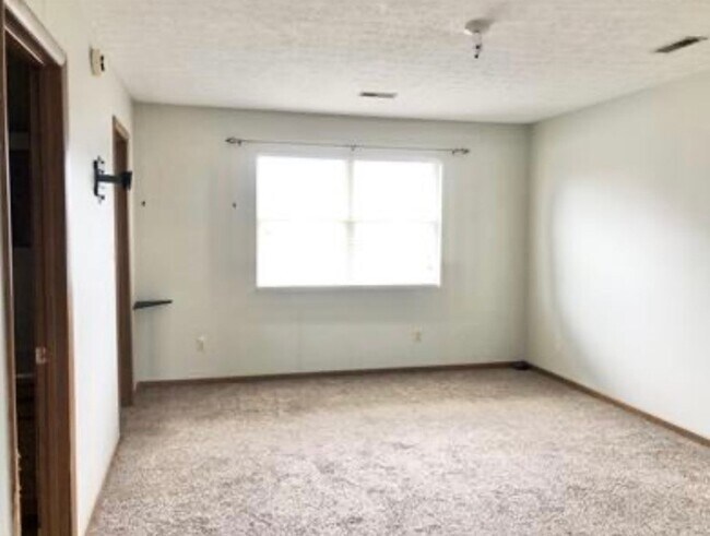 Building Photo - 5372 Big Tyler Rd