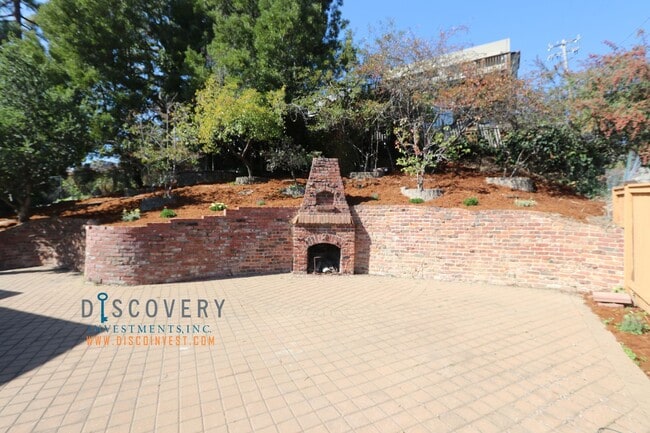 Building Photo - Coveted Piedmont Craftsman Home