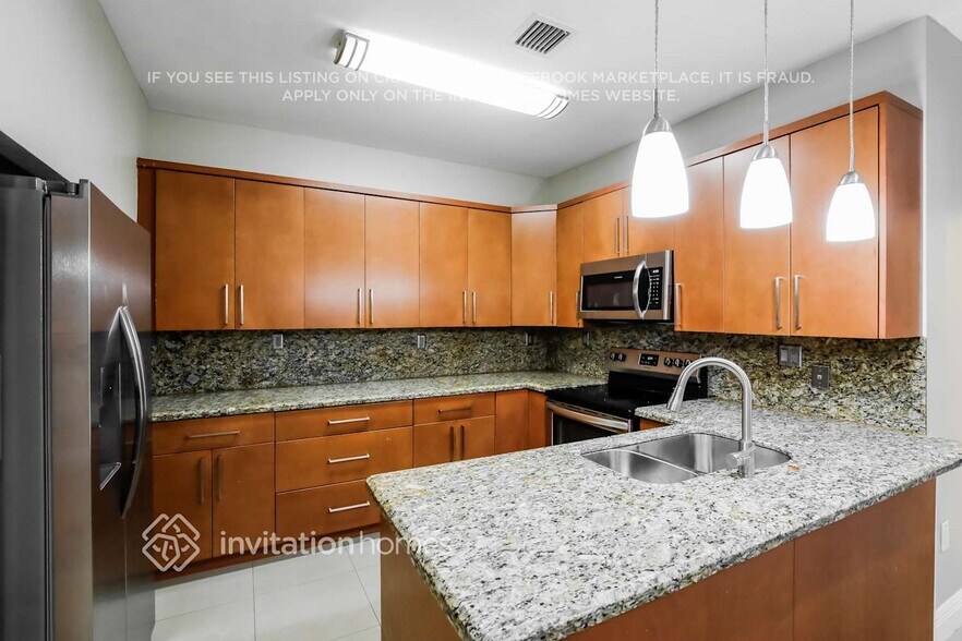 Building Photo - 7663 N Southwood Cir