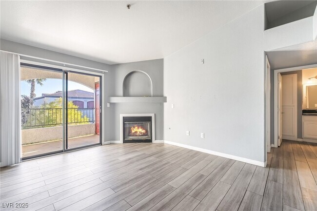 Building Photo - 950 Seven Hills Dr