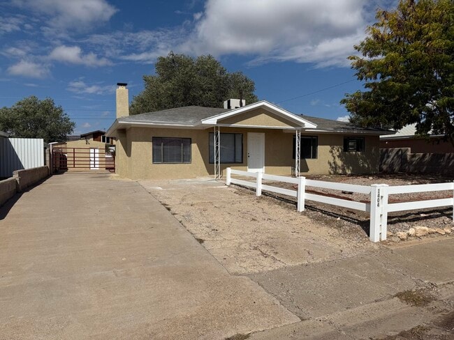 Building Photo - 1404 Chaco Ave