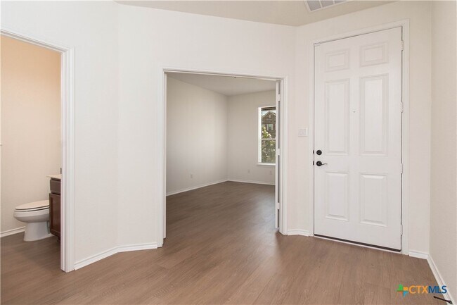 Building Photo - 661 Bailey Park Dr