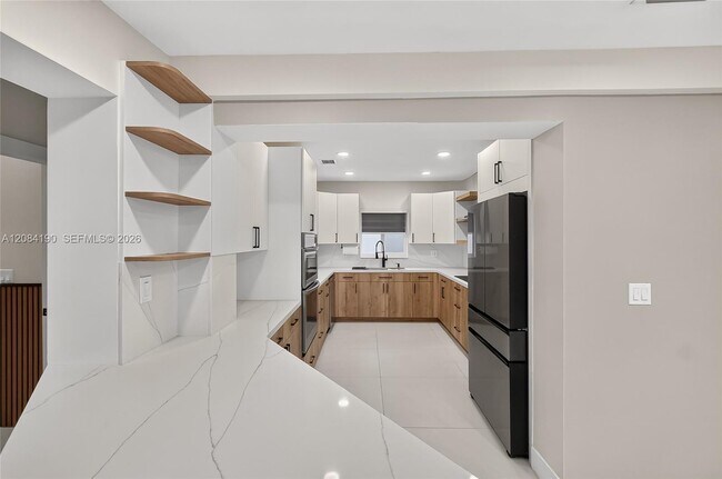 Building Photo - 533 Mokena Dr