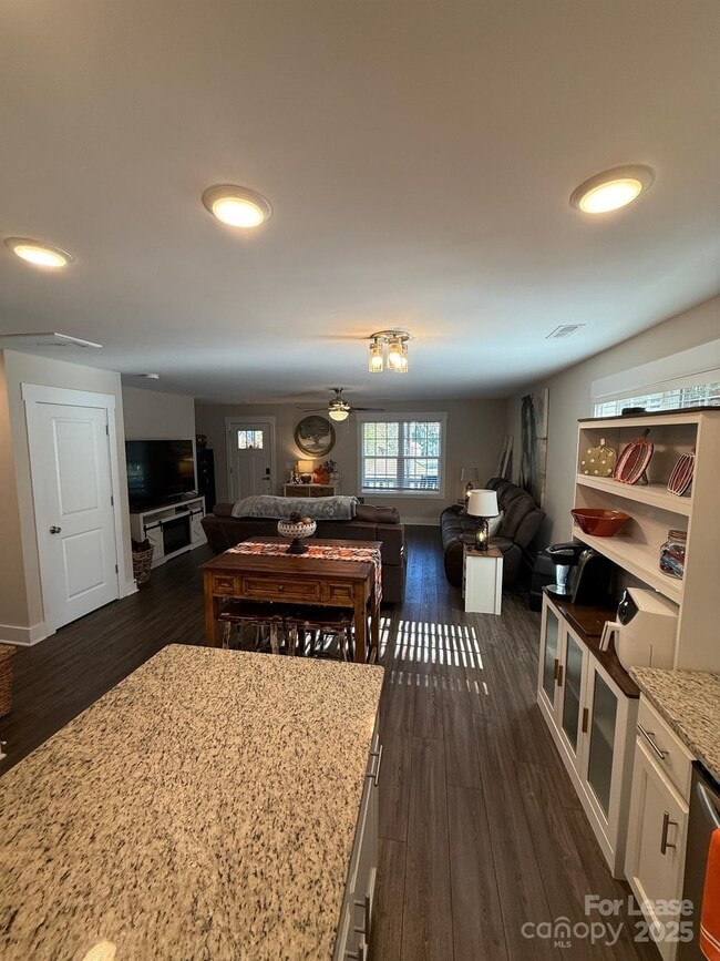 Building Photo - 518 Lake Head Rd