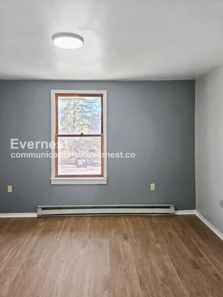 Building Photo - 193 Glenn St